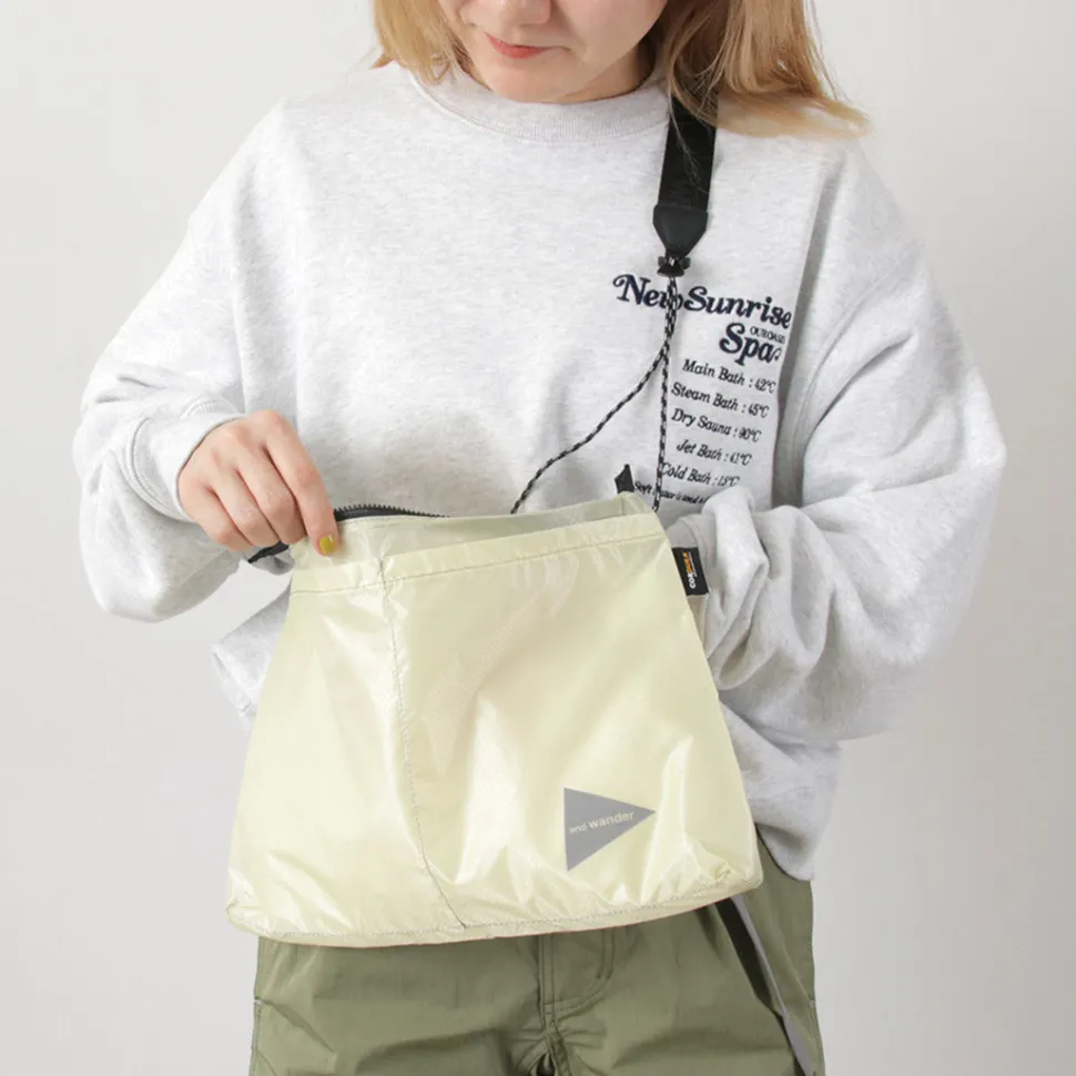 AND WANDER / Sil Sacoche