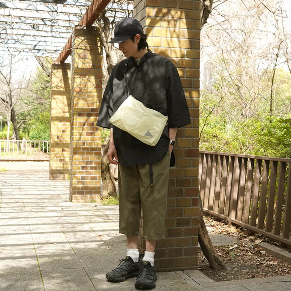 AND WANDER / Sil Sacoche