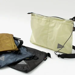 AND WANDER / Sil Sacoche