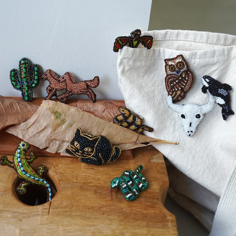 BEADED ACCESSORIES / Beaded pin badge L