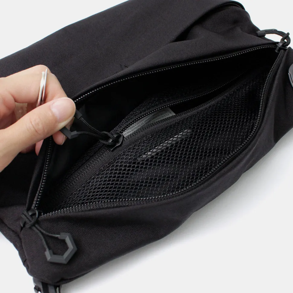 F/CE. / Cordura Fire Resistant Vertical Saccoche