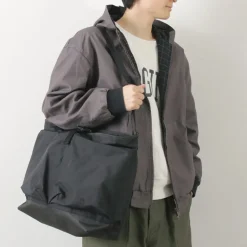 F/CE. / Lightweight courier shoulder bag
