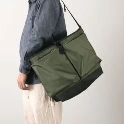 F/CE. / Lightweight courier shoulder bag