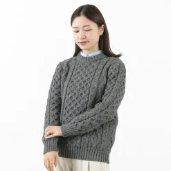 KERRY WOOLLEN MILLS / 5 gauge 3-ply aran cable crew neck heavy knit