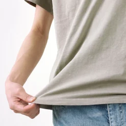 REMI RELIEF / LW processed V-neck T-shirt